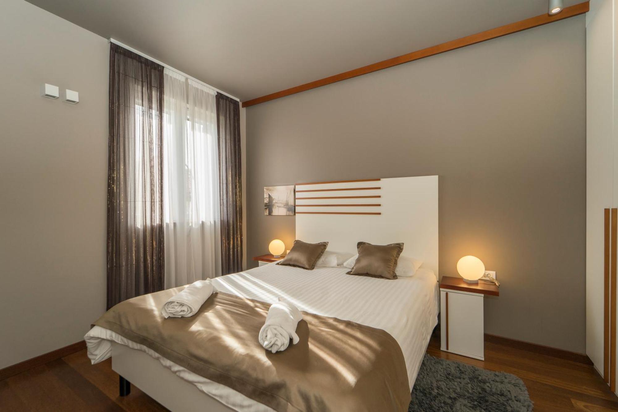 Luxury Rooms And Apartment Silente Bacvice Split Exterior photo