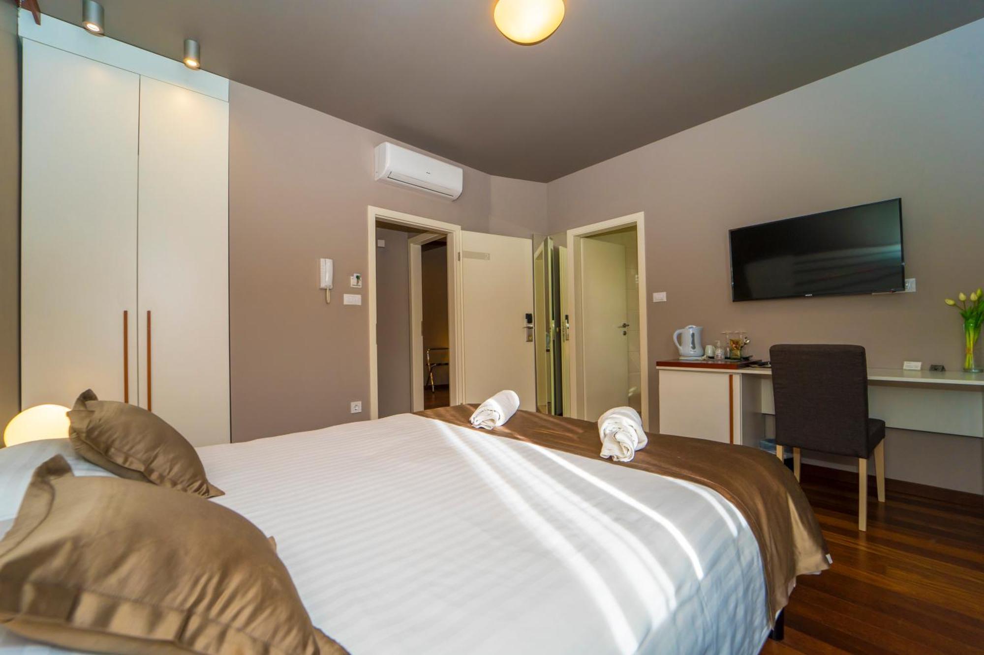 Luxury Rooms And Apartment Silente Bacvice Split Exterior photo